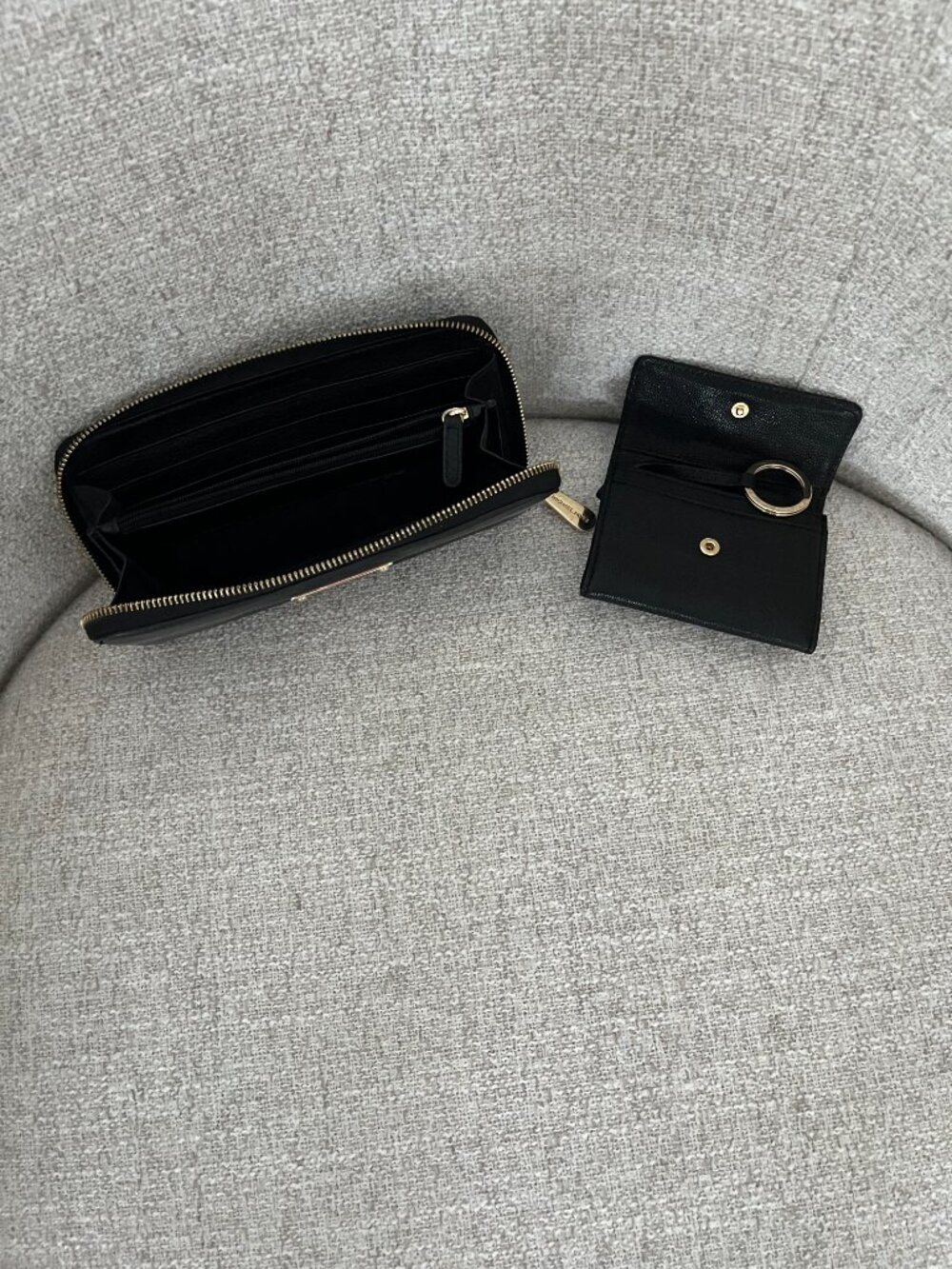 Two (2) Michael Kors wallets - Picture 2 of 3